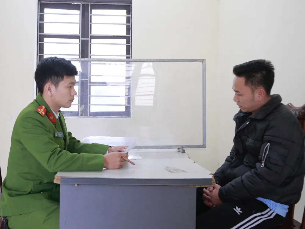 Đối tượng Lê Cao Cường tại cơ quan công an Đối tượng Lê Cao Cường tại cơ quan công an