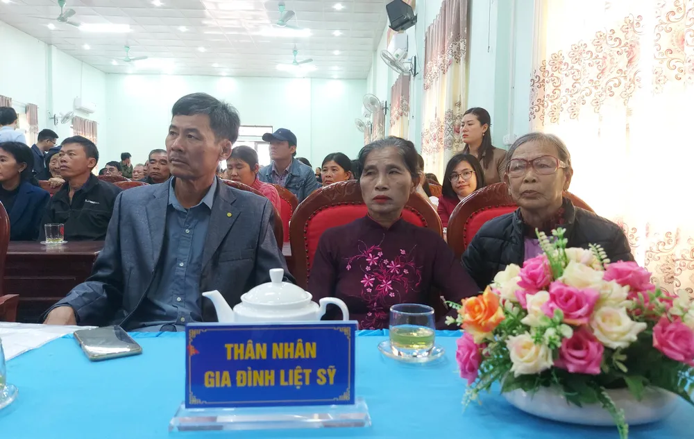 Thân nhân gia đình liệt sĩ Cao Văn Tuất