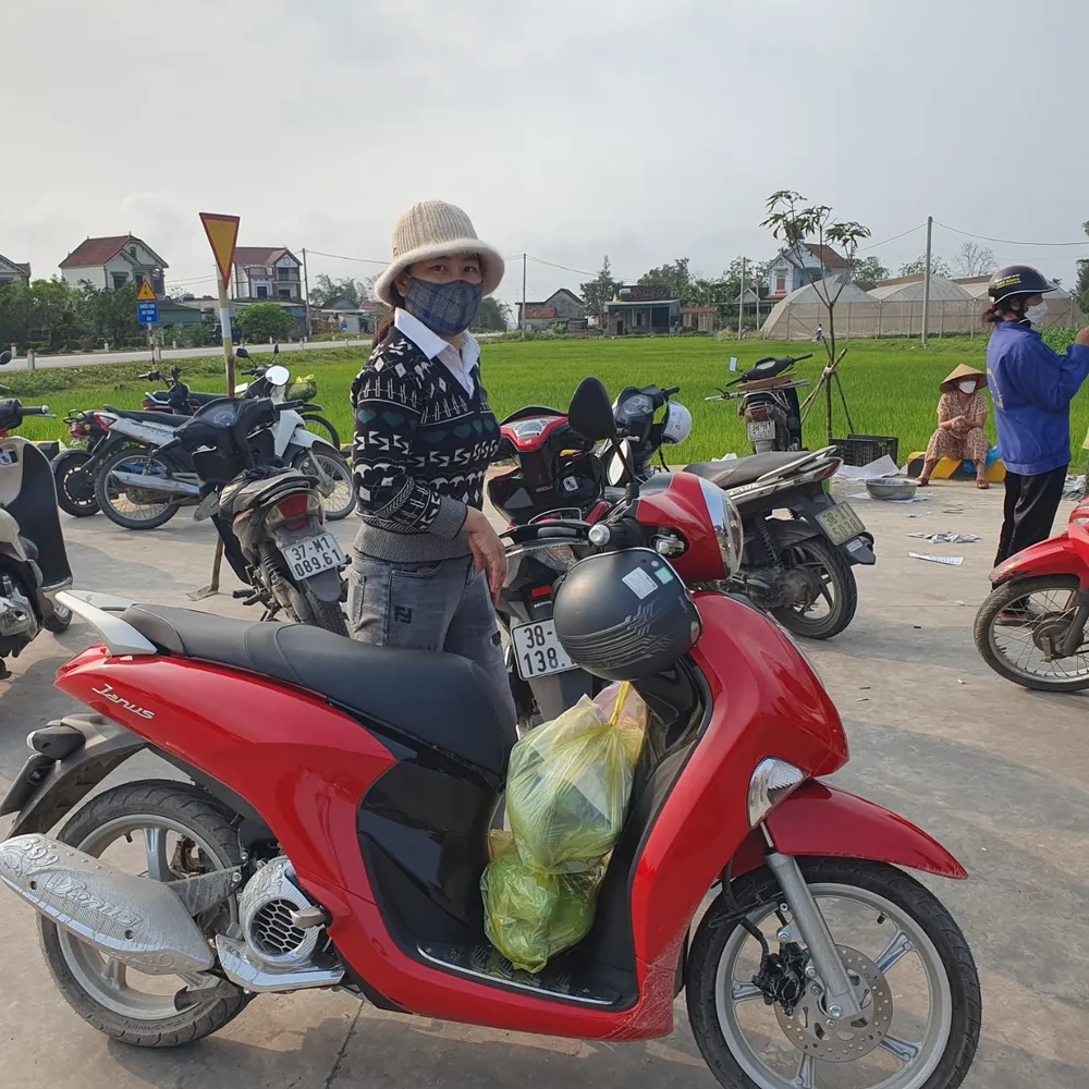 Người dân giúp tài xế