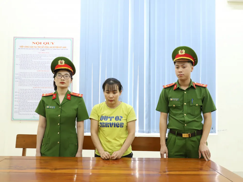 Đối tượng Hoàng Thị Thảo tại cơ quan công an Đối tượng Hoàng Thị Thảo tại cơ quan công an