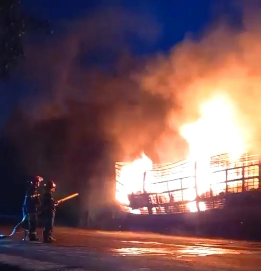 Thời điểm ngọn lửa bốc cháy dữ dội Thời điểm ngọn lửa bốc cháy dữ dội