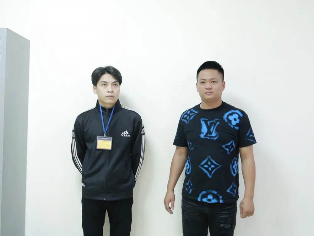 Phan Tấn Dũng và Đào Văn Hoàng tại cơ quan công an