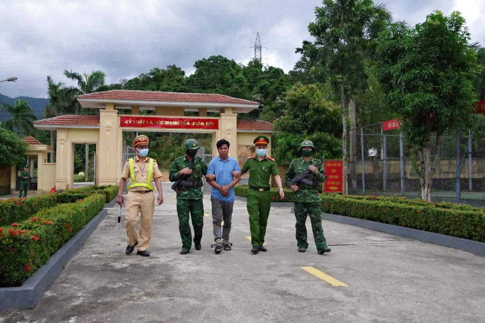 Các lực lượng chức năng dẫn giải đối tượng Nguyễn Toàn