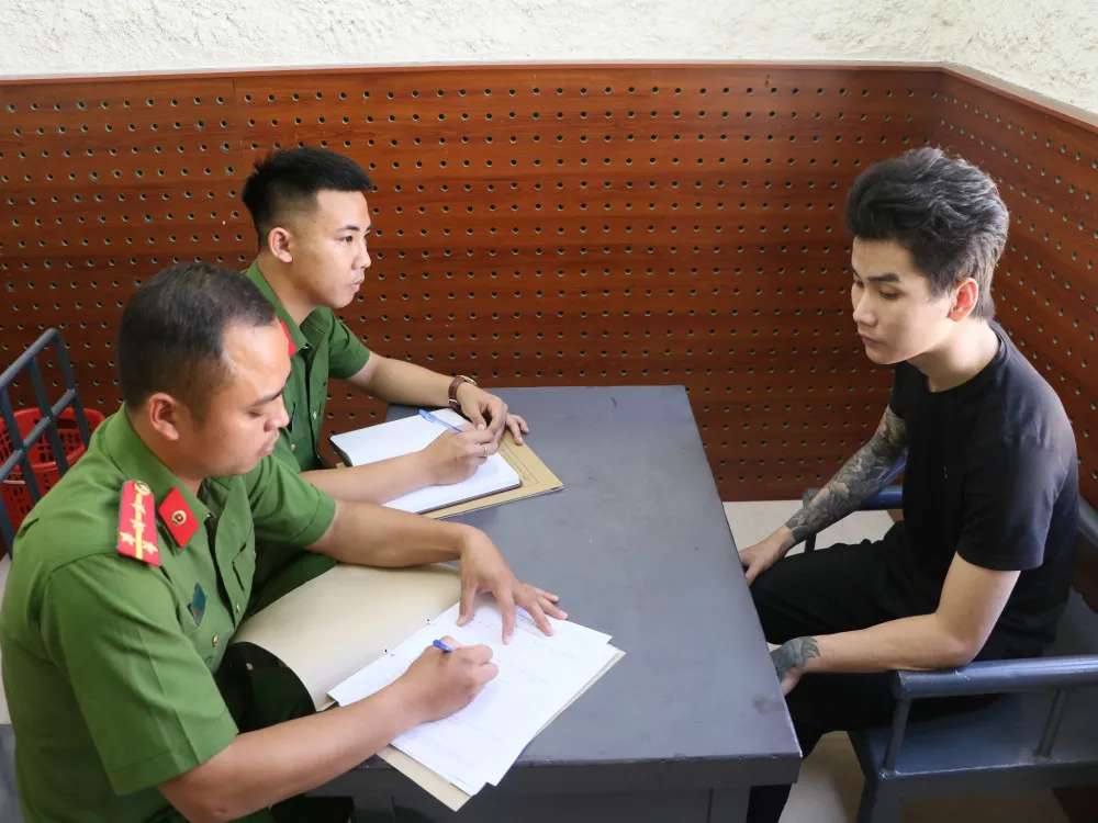 Cơ quan công an lấy lời khai đối tượng Cơ quan công an lấy lời khai đối tượng