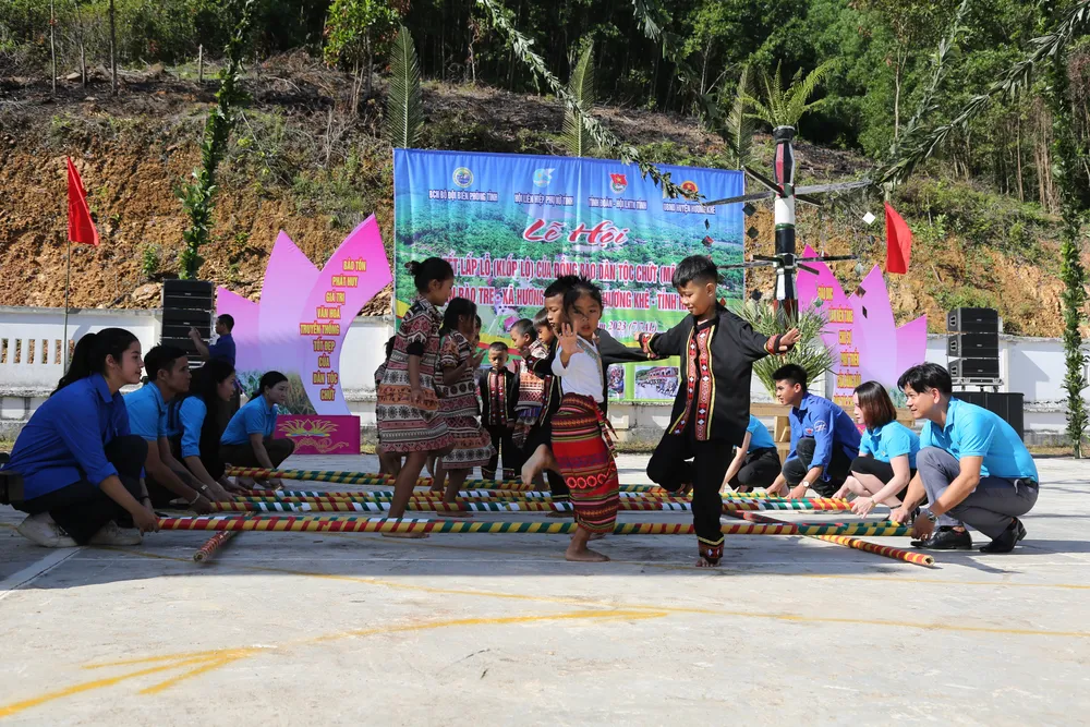 Các tiết mục biểu diễn tại lễ hội Tết Lấp lỗ Các tiết mục biểu diễn tại lễ hội Tết Lấp lỗ