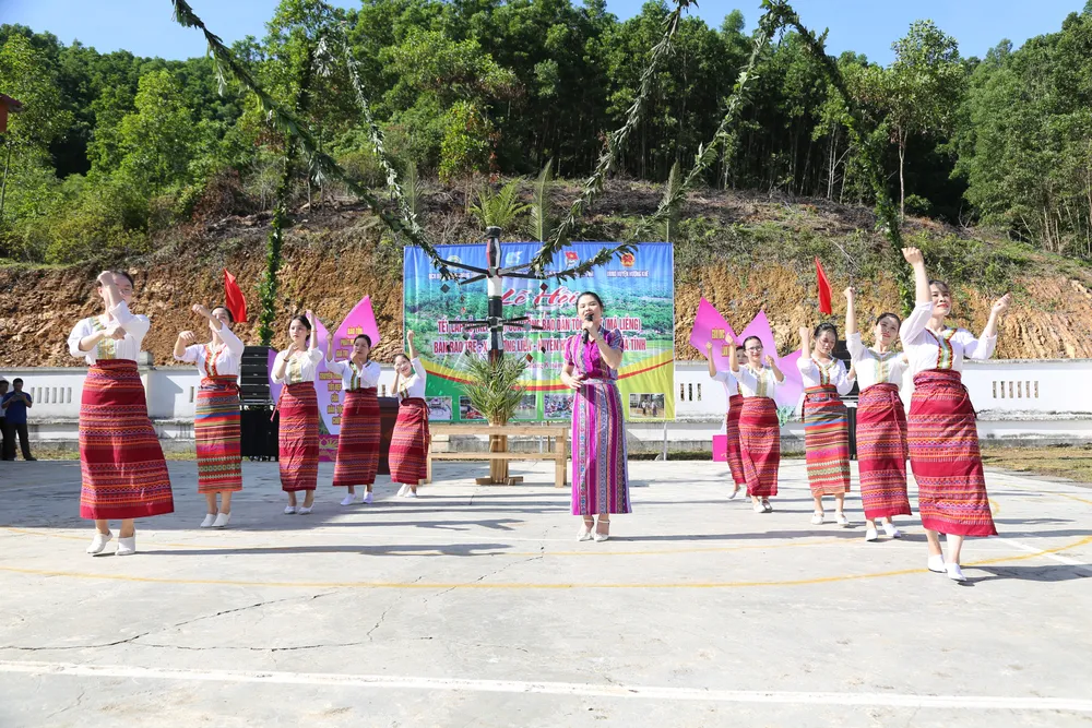 Tiết mục biểu diễn tại lễ hội Tết Lấp lỗ Tiết mục biểu diễn tại lễ hội Tết Lấp lỗ