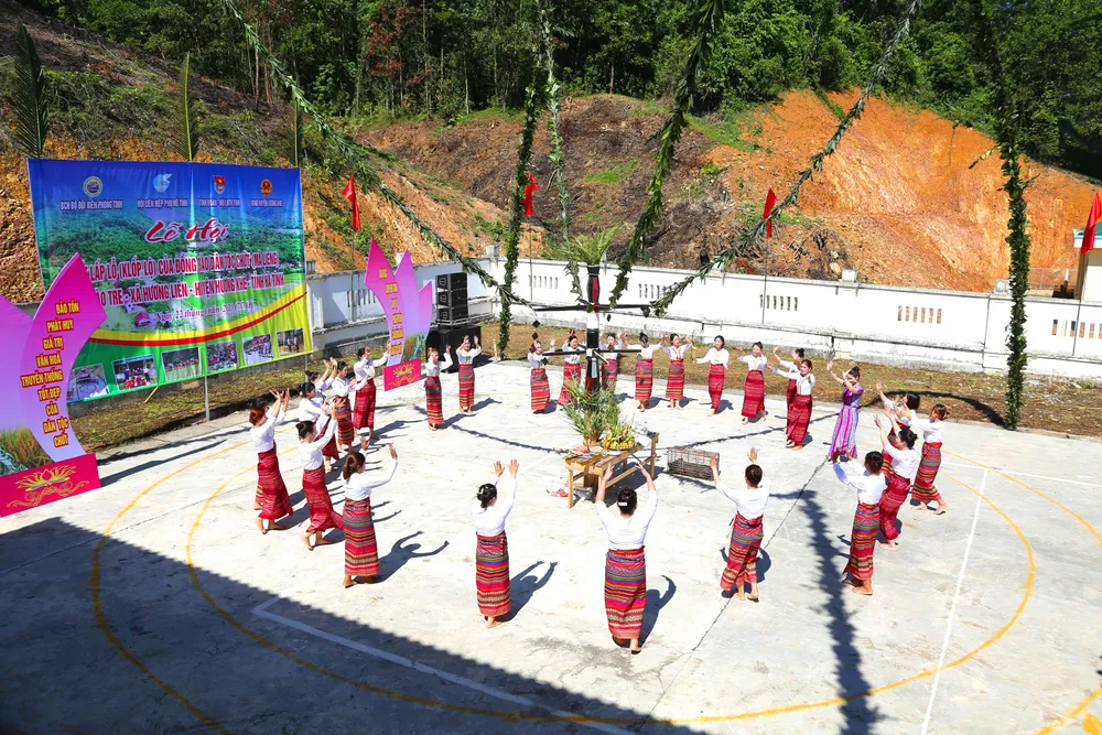 Các tiết mục biểu diễn tại lễ hội Tết Lấp lỗ Các tiết mục biểu diễn tại lễ hội Tết Lấp lỗ