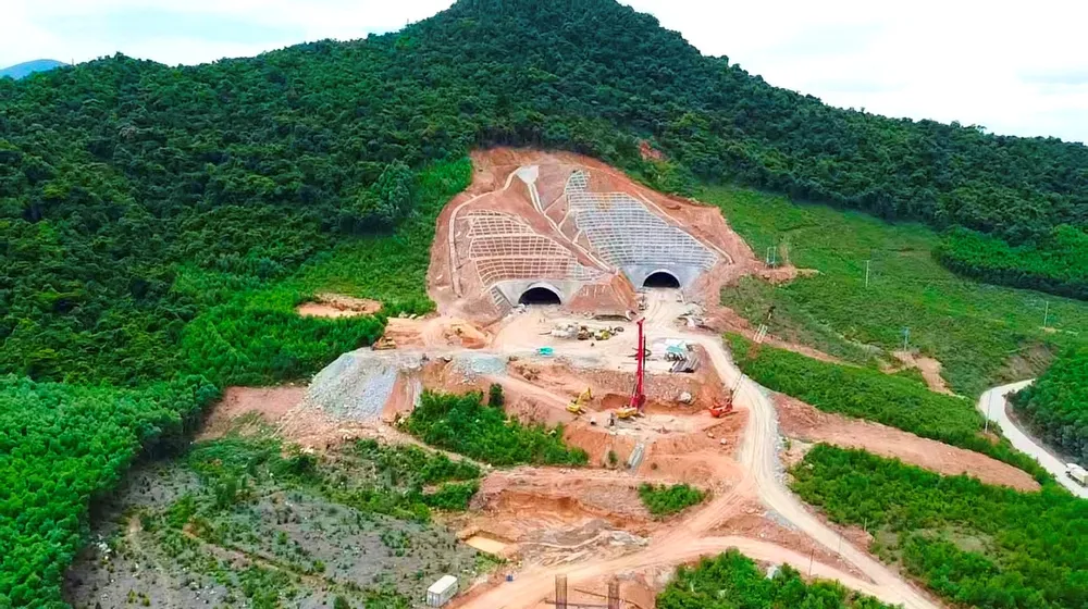 Công trình hầm Đèo Bụt, thuộc dự án thành phần Vũng Áng - Bùng, nối Hà Tĩnh và Quảng Bình trên cao tốc Bắc - Nam đang dần hình thành