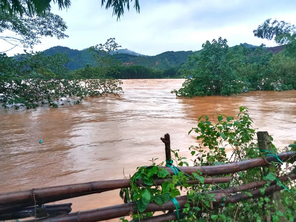 Sáng 27-9, nước tại các xã ở huyện Hương Khê đang rút xuống