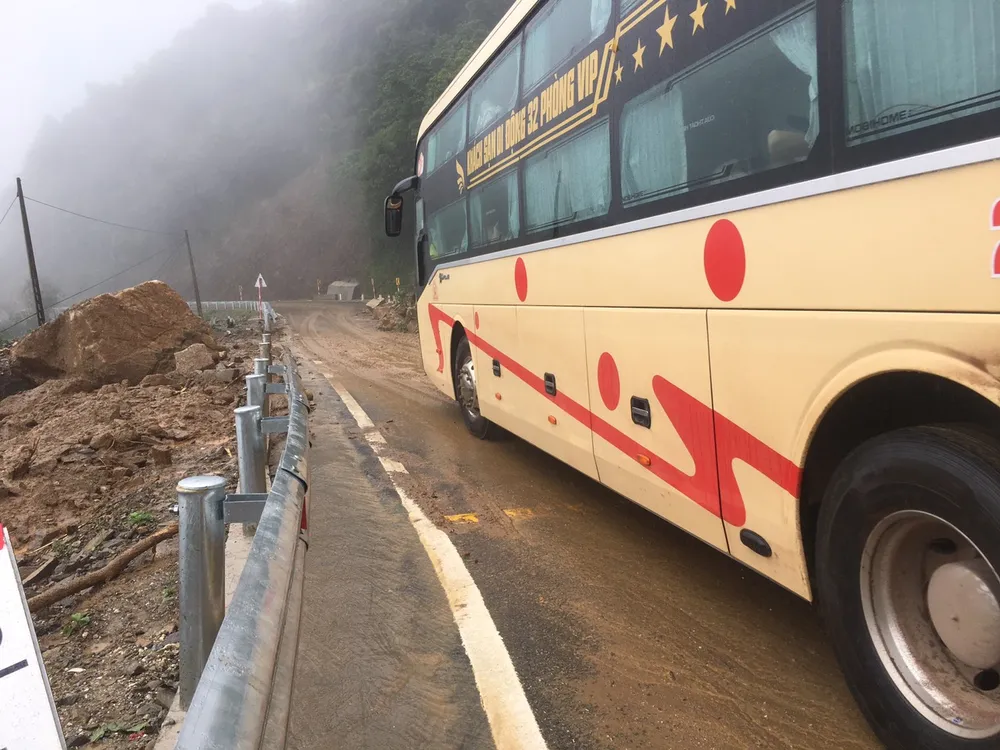 Các phương tiện đã lưu thông qua lại trên Quốc lộ 8A