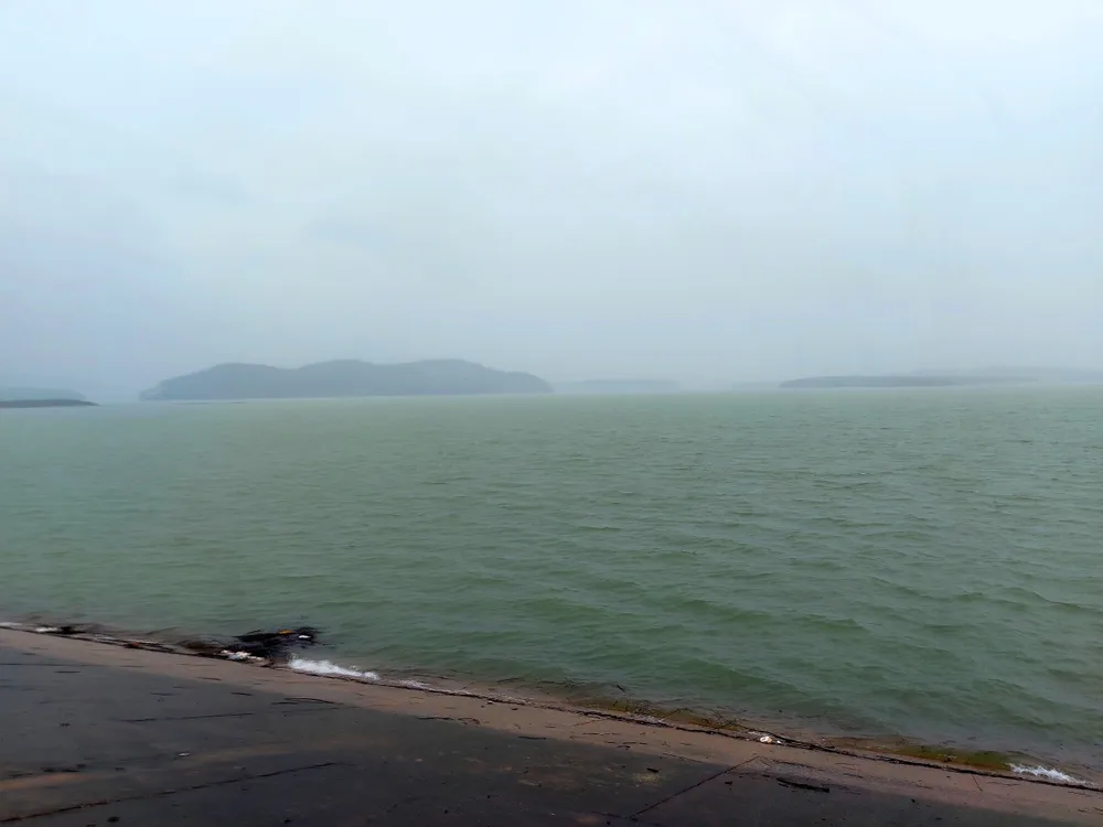 Sáng 10-10, khu vực hồ chứa nước Bộc Nguyên có mưa lớn