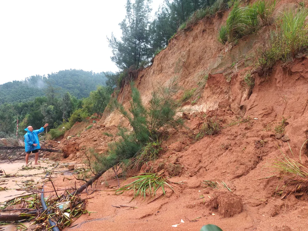 Ông Trần Quốc Trị lo lắng tình trạng sạt lở bờ biển ngày càng nghiêm trọng