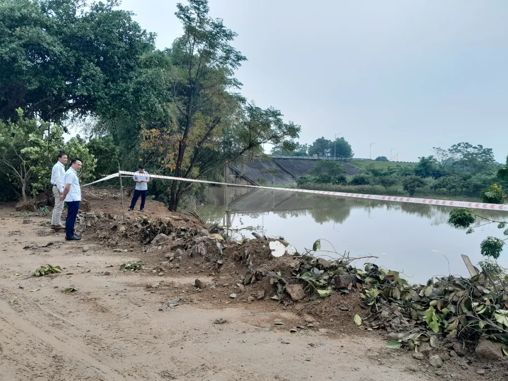 Nguy cơ sạt lở đất, đá tiếp tục lan rộng Nguy cơ sạt lở đất, đá tiếp tục lan rộng