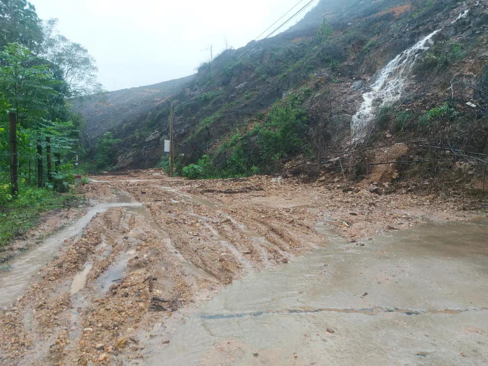 Một số tuyến đường ở huyện miền núi Vũ Quang bị sạt lở