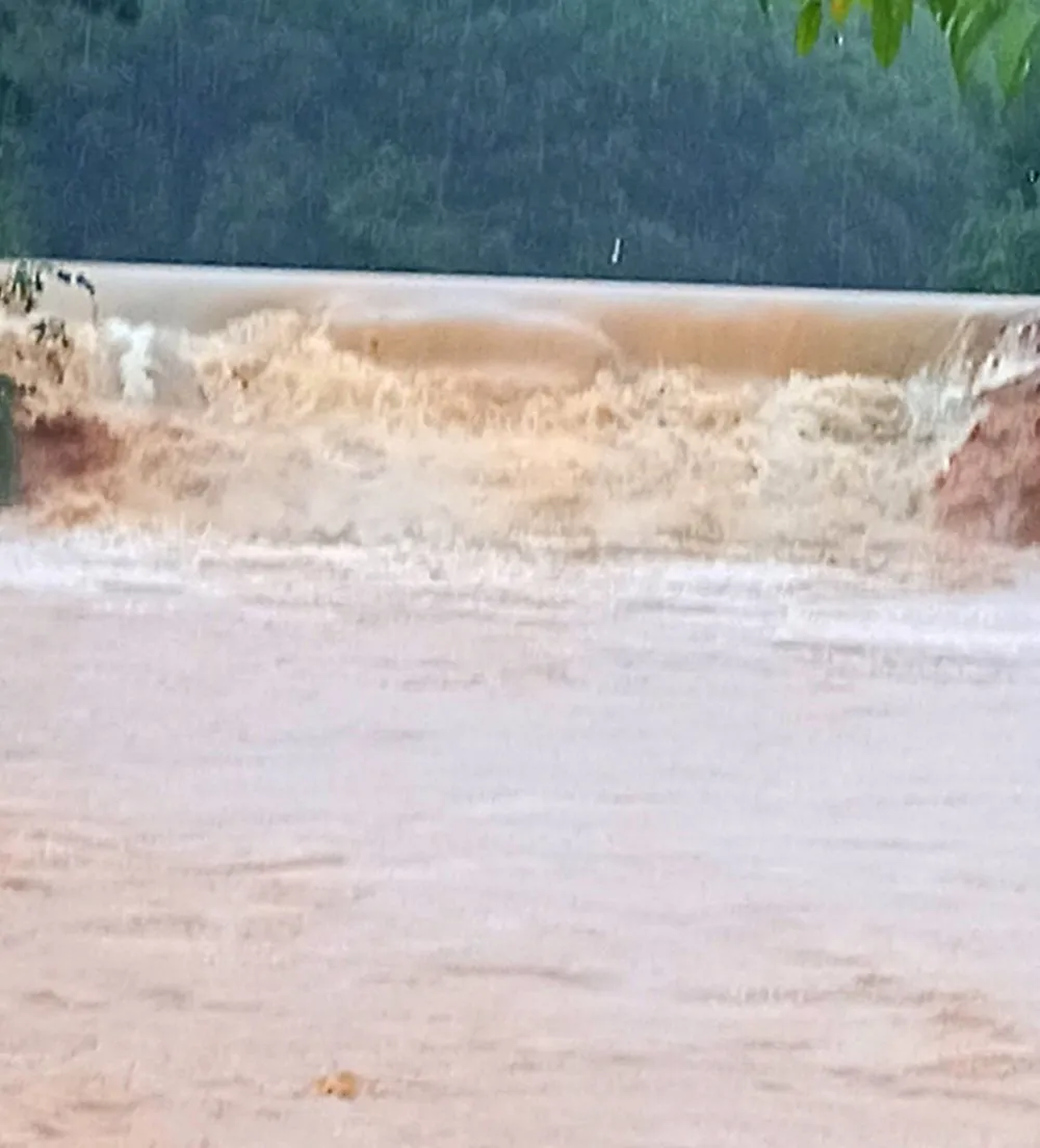 Hiện trường xói lở đập Tắt ở xã Hòa Hải, huyện Hương Khê