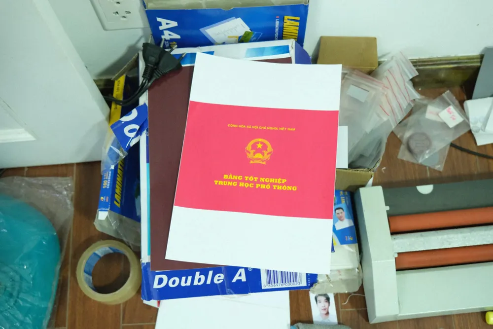 Các giấy tờ giả