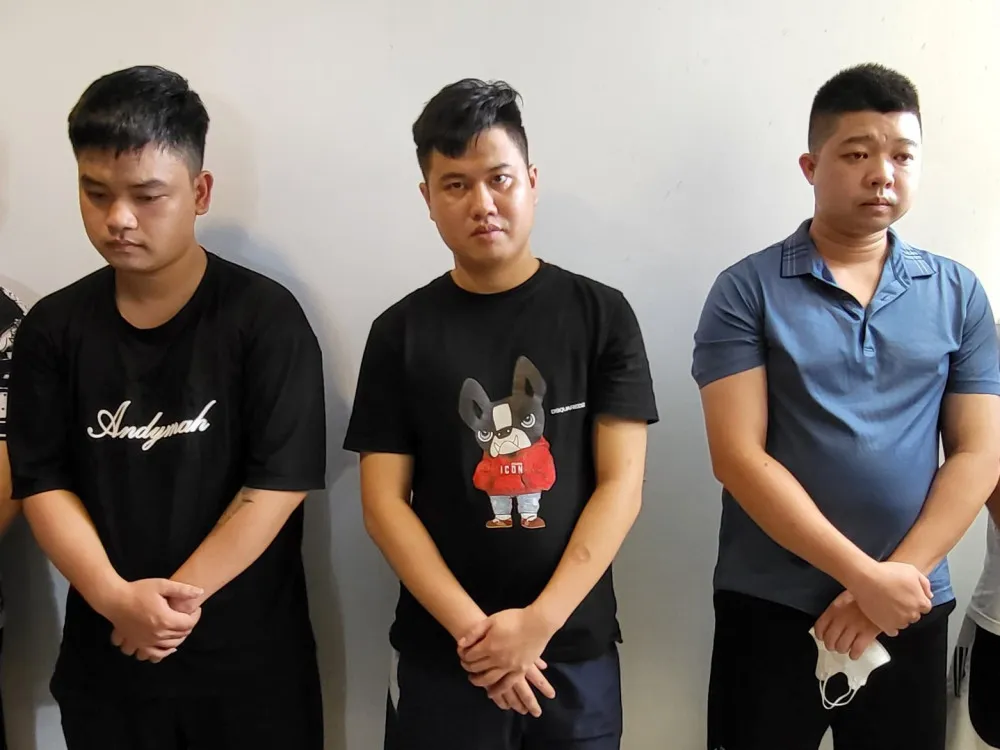 Các đối tượng trong đường dây làm giấy tờ giả