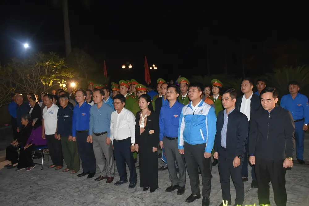 Các đại biểu tưởng niệm 92 năm ngày hy sinh của Anh hùng liệt sĩ Lý Tự Trọng Các đại biểu tưởng niệm 92 năm ngày hy sinh của Anh hùng liệt sĩ Lý Tự Trọng