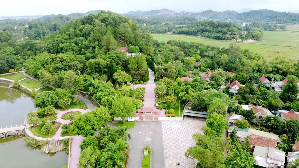 ha tinh de xuat nang cap ton tao khu di tich tong bi thu tran phu.jpg