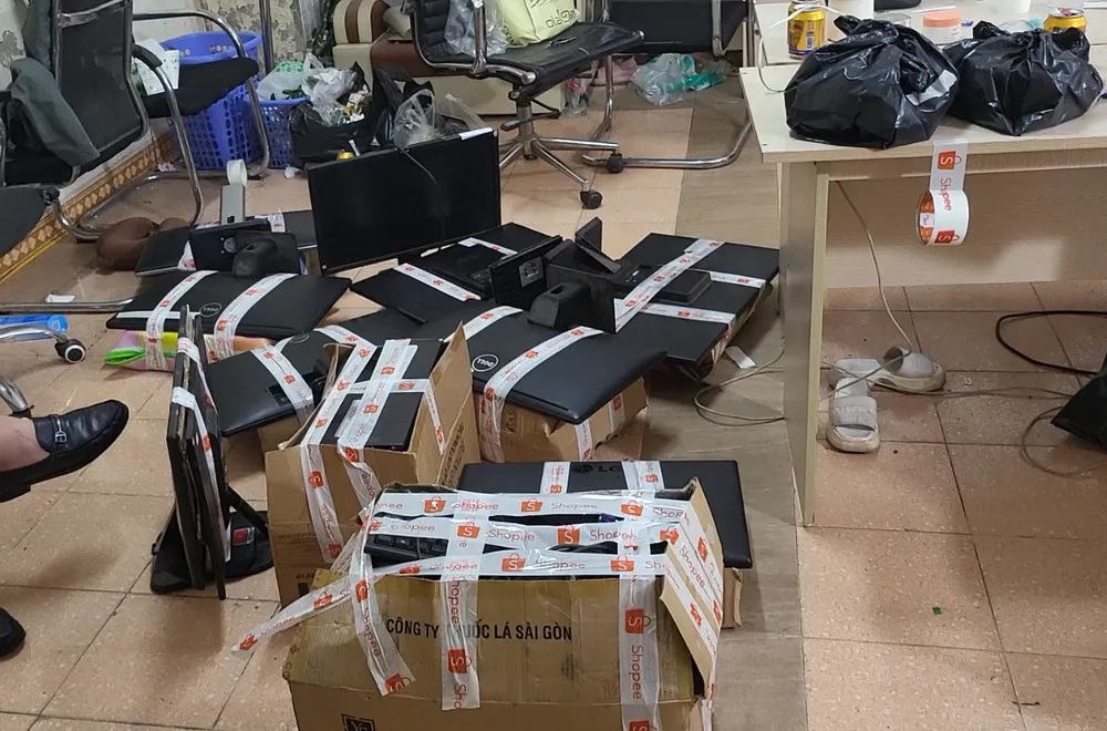 máy tính nhóm Đức.png