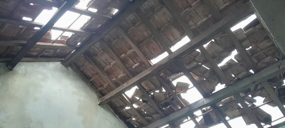 Nhà dân ở xã Nam Phúc Thăng, huyện Cẩm Xuyên, tỉnh Hà Tĩnh bị thiệt hại do lốc xoáy