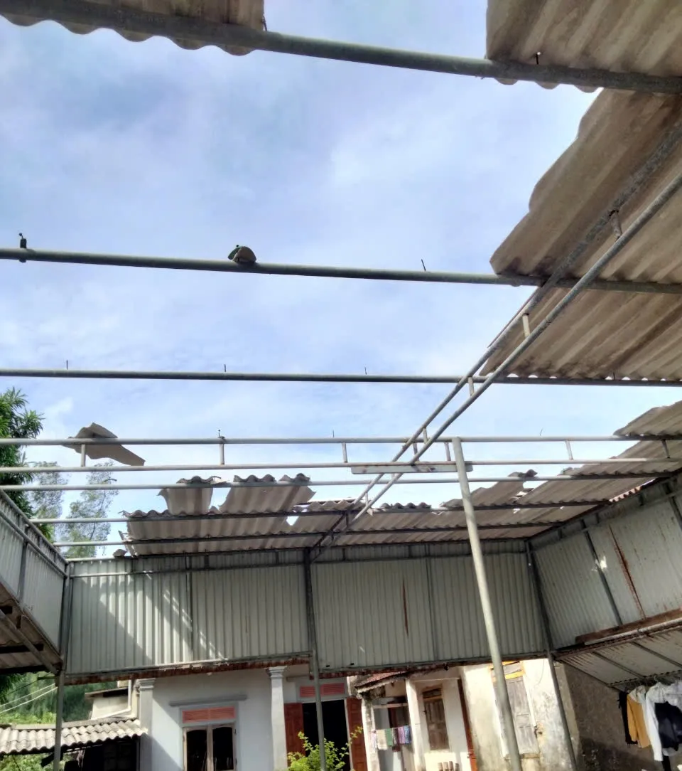 Nhà dân ở xã Thịnh Lộc, huyện Lộc Hà, tỉnh Hà Tĩnh bị thiệt hại do lốc xoáy