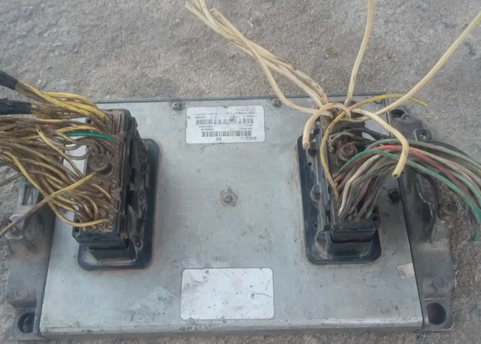 Hộp đen xe đầu kéo bị các đối tượng cắt trộm.jpg