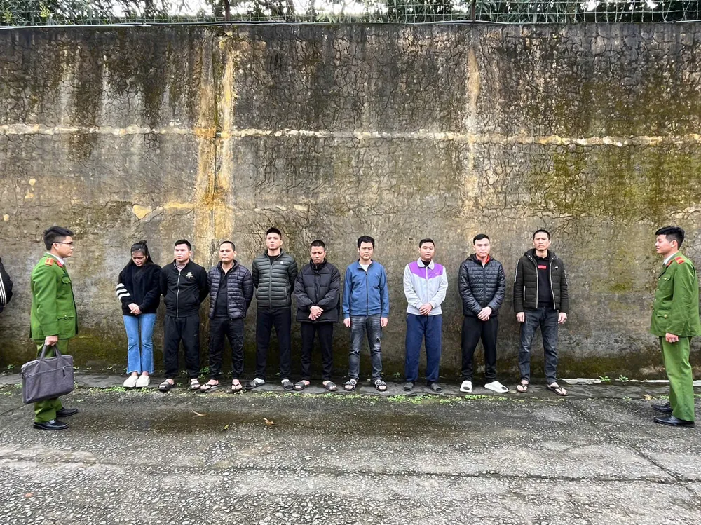 Nhóm đối tượng cầm đầu, trực tiếp giúp việc cho chủ người Trung Quốc  trong tổ chức lừa đảo đầu tư tiền ảo BTC qua ứng dụng UNISAT.jpg