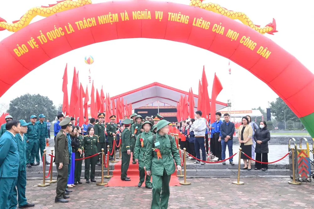 Ngày 14-2, các huyện, thị xã, thành phố ở tỉnh Hà Tĩnh tổ chức lễ giao, nhận quân năm 2025 