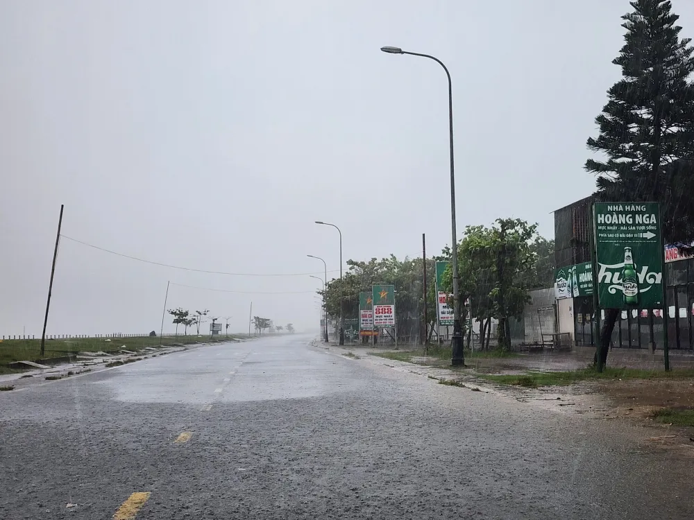 Các quán hàng tại khu du lịch biển Lộc Hà đều đã đóng cửa