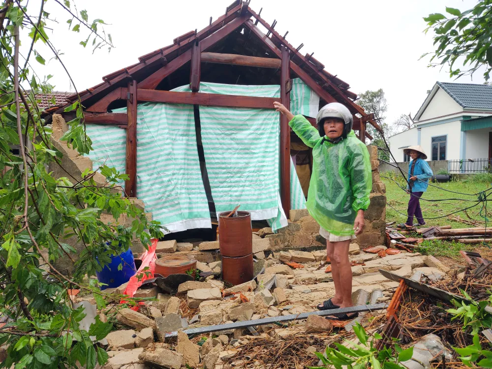 Người dân Hà Tĩnh bị thiệt hại nặng do bão số 10 gây ra