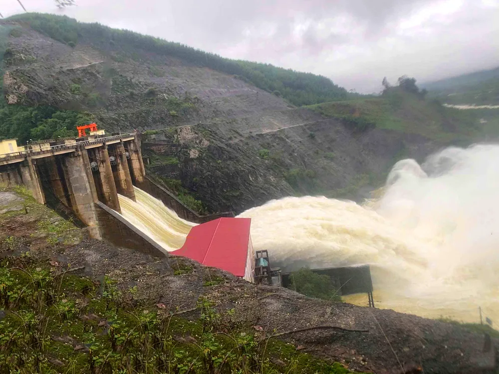 Nhà máy Thủy điện Hố Hô đang xả tràn