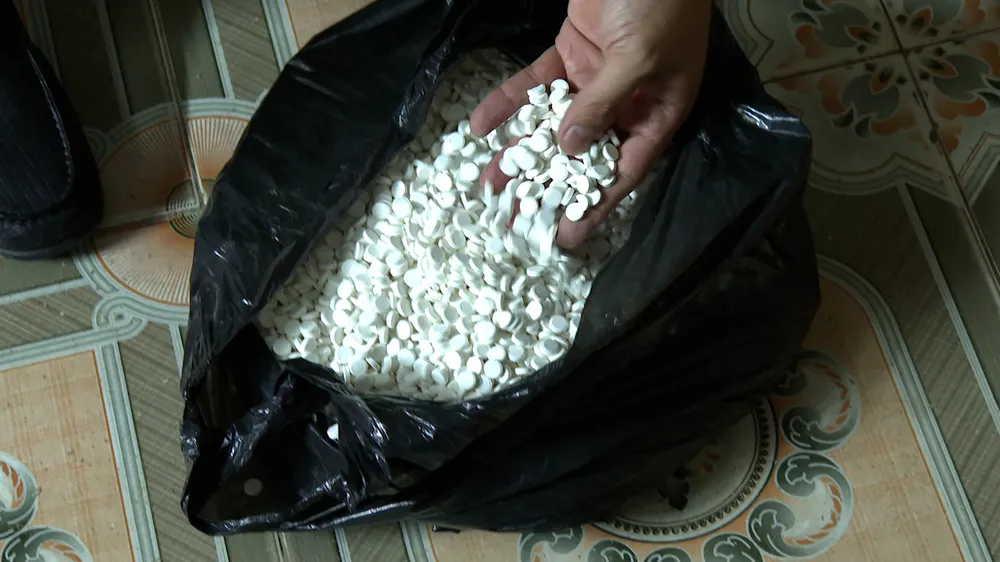 thuốc tân dược gồm Alphamethason-DHT (chứa hoạt chất Dexamethason), Panactol và Cinarizin..jpg