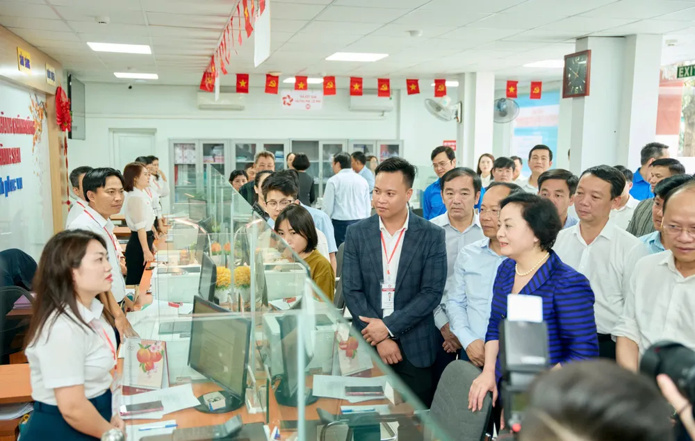 Phó Thủ tướng Phạm Thị Thanh Trà ghi nhận, đánh giá cao hiệu quả hoạt động của Trung tâm Phục vụ Hành chính công phường Thành Sen