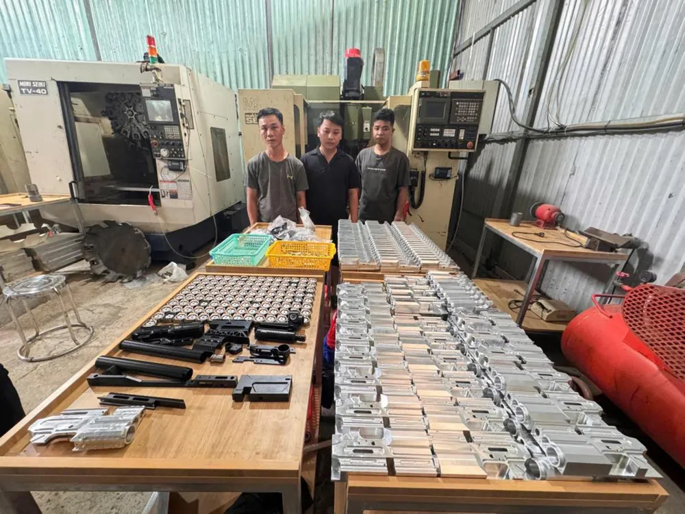 Các đối tượng và tang vật liên quan 