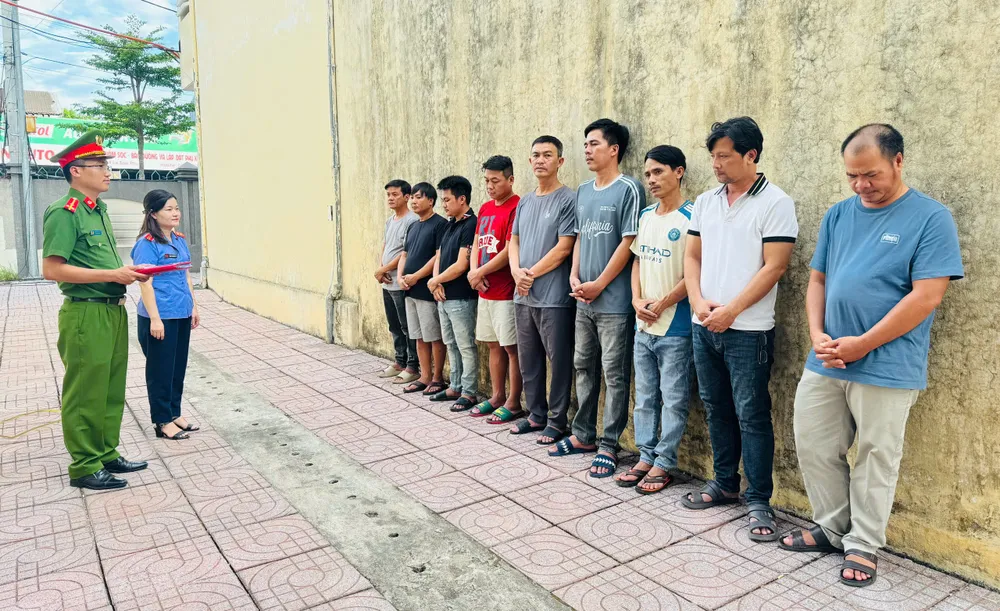 Cơ quan Cảnh sát điều tra đọc lệnh khởi tố đối với các bị can trong vụ án