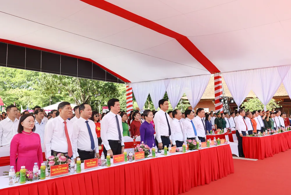 đại biểu.jpg