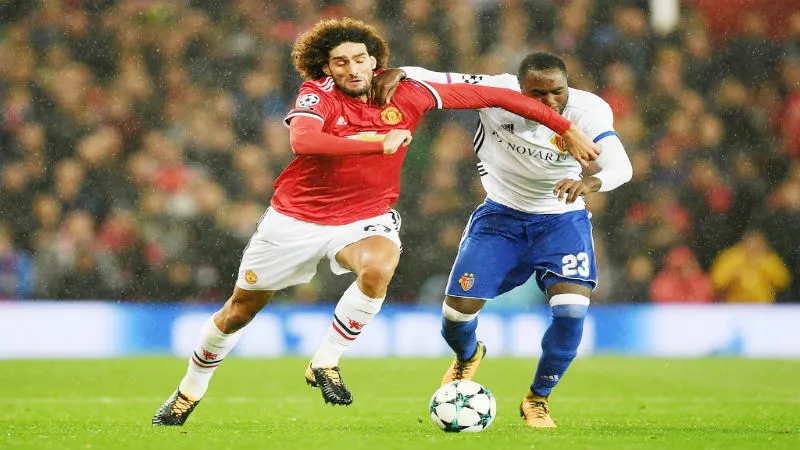 Marouane Fellaini (trái) chắc chắn vắng mặt tại CSKA Moscow. Ảnh: Getty Images 