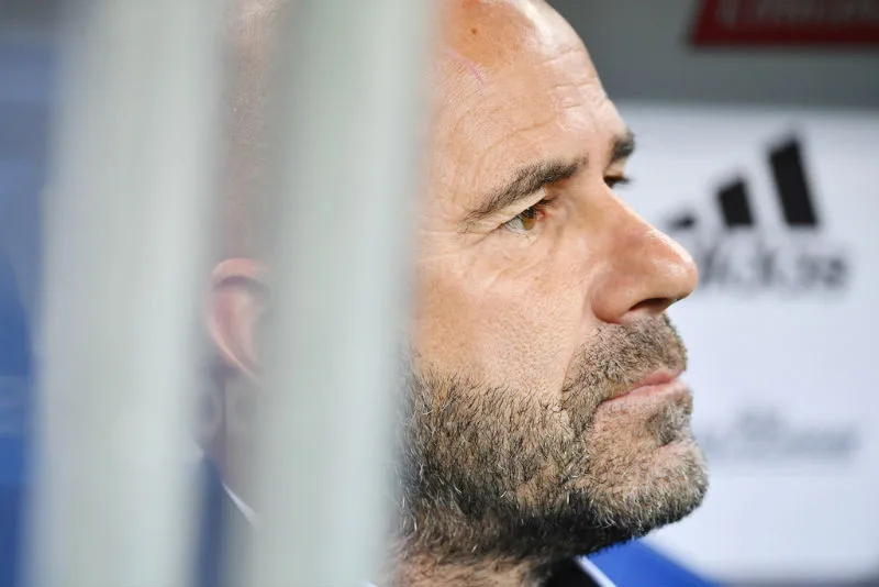 HLV Peter Bosz của Dortmund tin rằng trong một ngày không xa sẽ có một cầu thủ được chuyển nhượng với tổng giá trị 1 tỷ EUR. Ảnh: Getty Images 