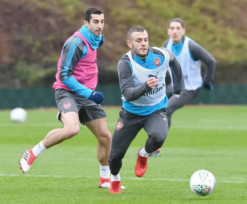 Henrikh Mkhitaryan (trái) có buổi tập đầu tiên cùng Arsenal. Ảnh: Getty Images 