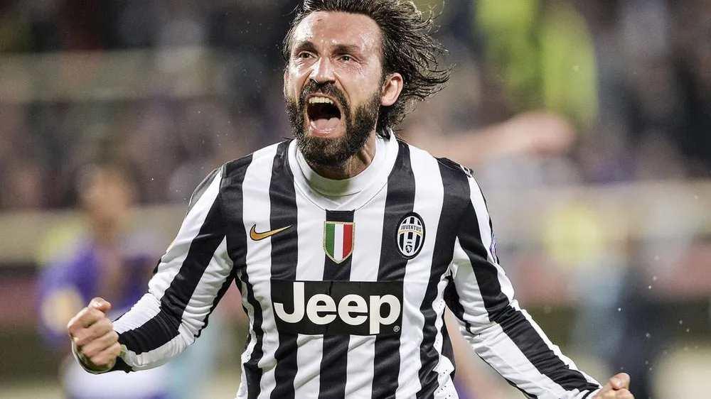Trong màu áo Juve, Pirlo thể hiện rõ nhất tố chất thủ lĩnh của mình. Ảnh: Express