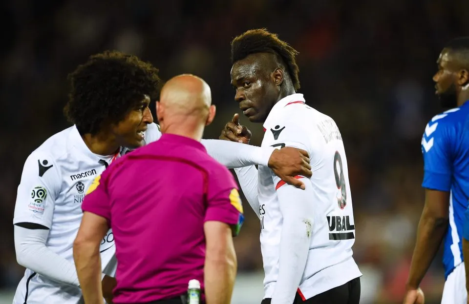 Chuyện của sao ngày 9-5: Sau khi hồi tỉnh, Sir Alex Ferguson đã nói câu gì đầu tiên? ảnh 1