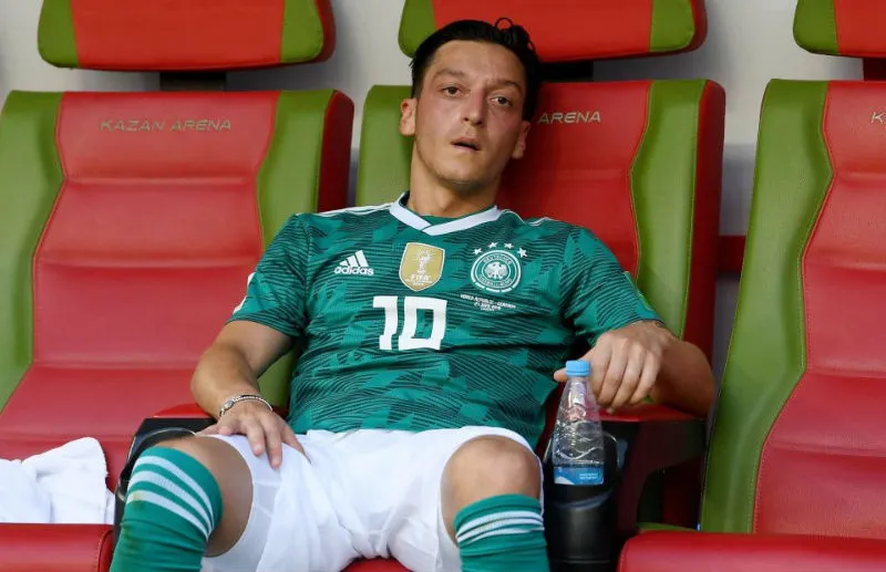 Kỳ giải thảm họa của Mesut Oezil cũng có thể đe dọa đến sự nghiệp sắp tới của anh. Ảnh: Getty Images 