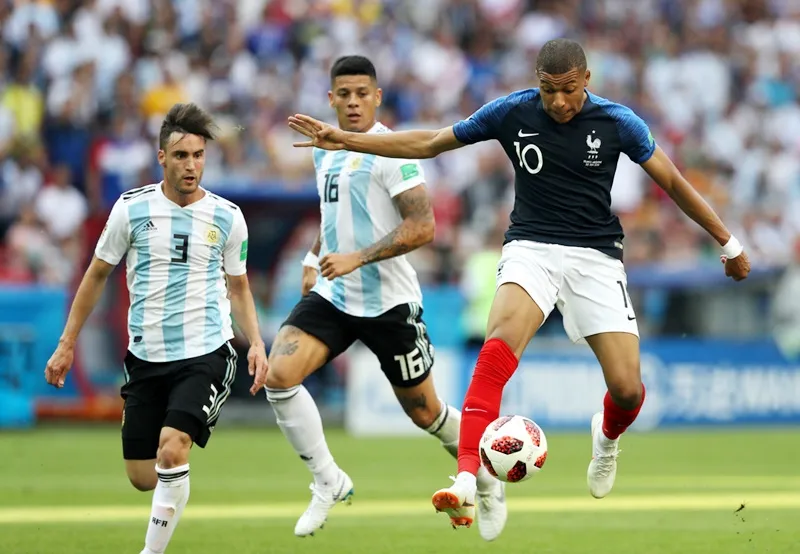 Mbappe đạt tốc độ phi thường trong trận đấu với Argentina. Ảnh: Getty Images