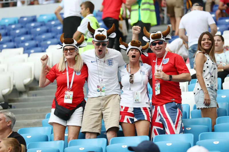 CĐV Anh chật vật tìm cách ủng hộ đội tuyển ảnh 1