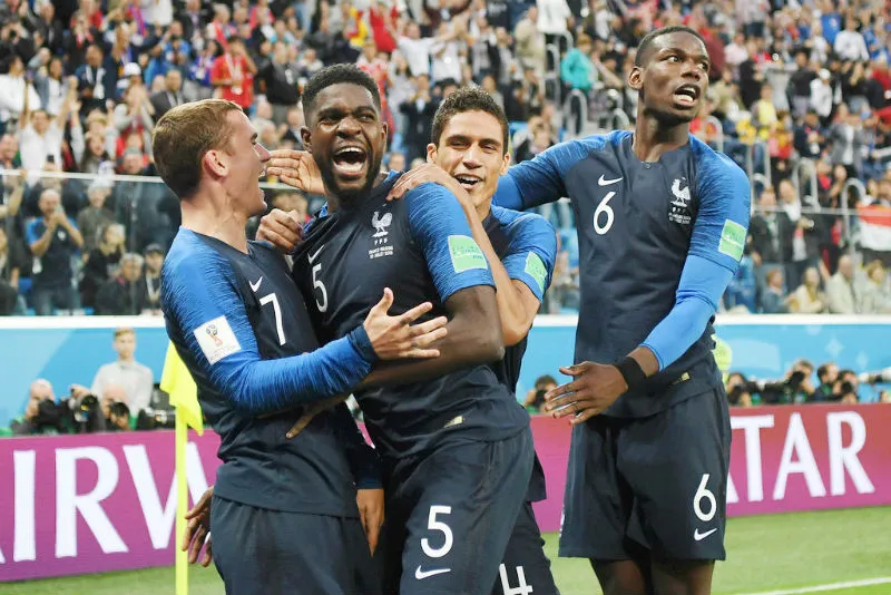 Trung vệ Samuel Umtiti (giữa) đã sắm vai người hùng của tuyển Pháp. Ảnh: Getty Images