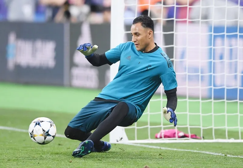 Nhưng Navas đã sẵn sàng cho một cuộc chiến sóng phẳng nơi khung gỗ. Ảnh: GETTY IMAGES 