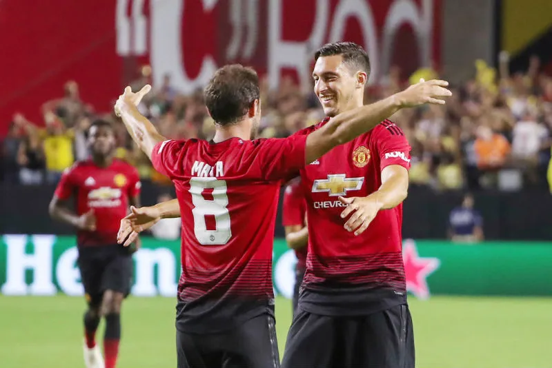 Matteo Darmian (phải) đang cùng Man.United đá giao hữu tại Mỹ. Ảnh: Getty Images 