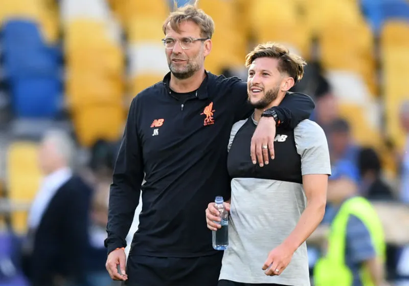 Adam Lallana (phải) đang khiến HLV Klopp thất vọng. Ảnh: Getty Images
