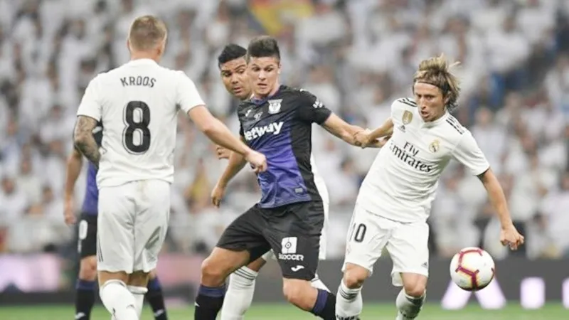 Tờ Marca đánh giá cao bộ ba tiền vệ của Real hiện tại. Ảnh Marca.